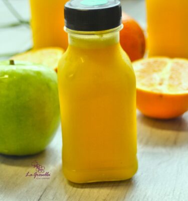 Botellita de zumo natural con manzana de La Grosella