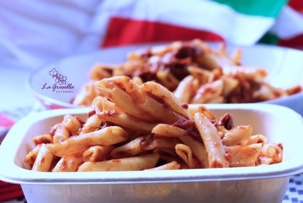 Todos nuestros platos se sirven en envases compostables