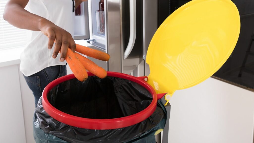 Descubre los alimentos que más tiramos a la basura