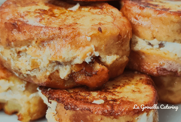 Torrijas rellenas de ricotta y frutas deshidratadas