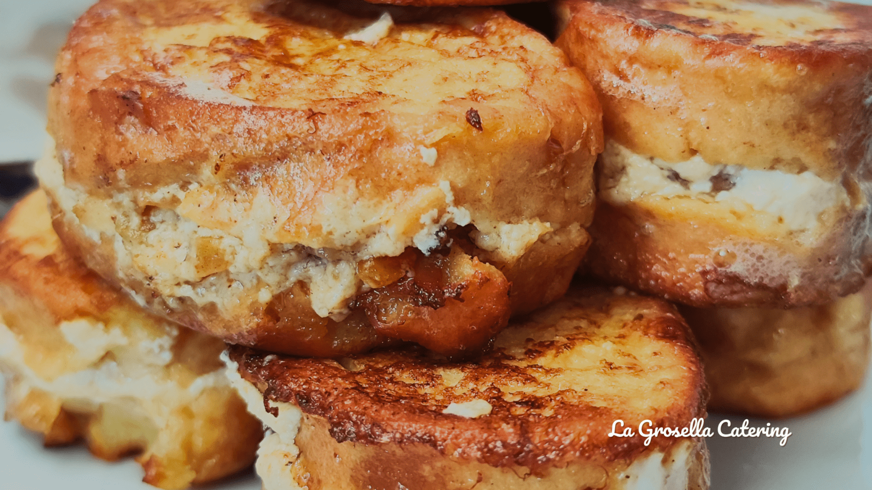 Torrijas rellenas de ricotta y frutas deshidratadas