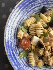 Ensalada de pasta con atún