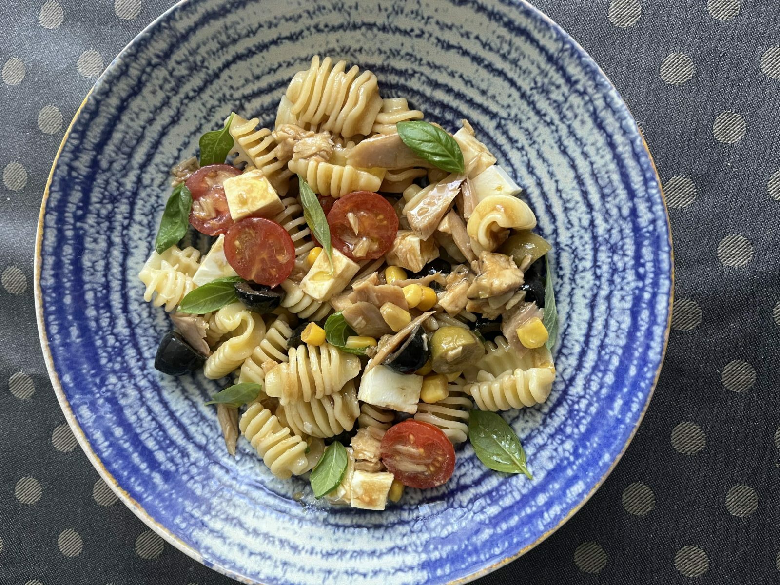 Ensalada de pasta con atún